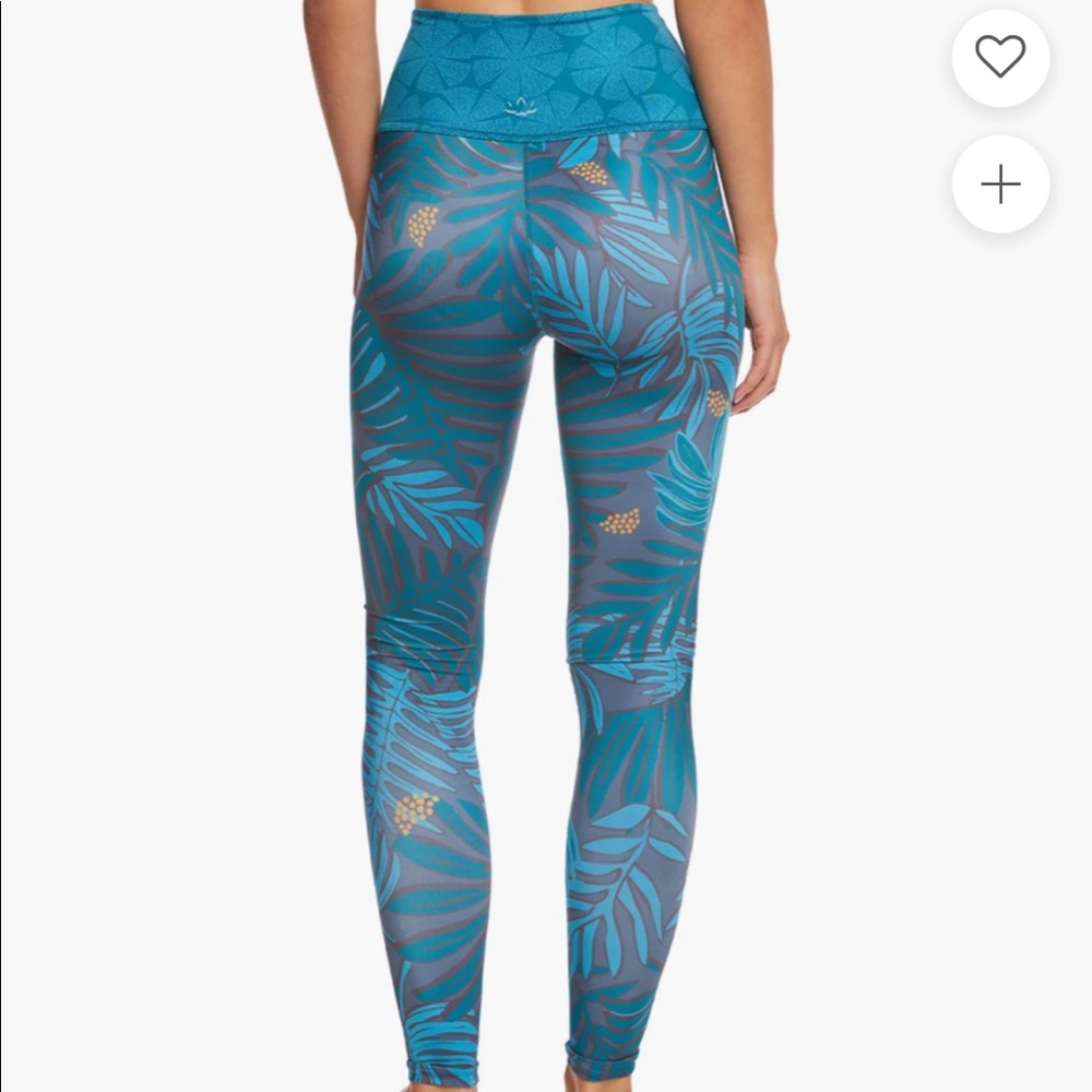 Justina Blakely x Beyond Yoga “Jungalow” Leggings - small